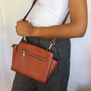 BROWN LEATHER CROSSBODY BAG